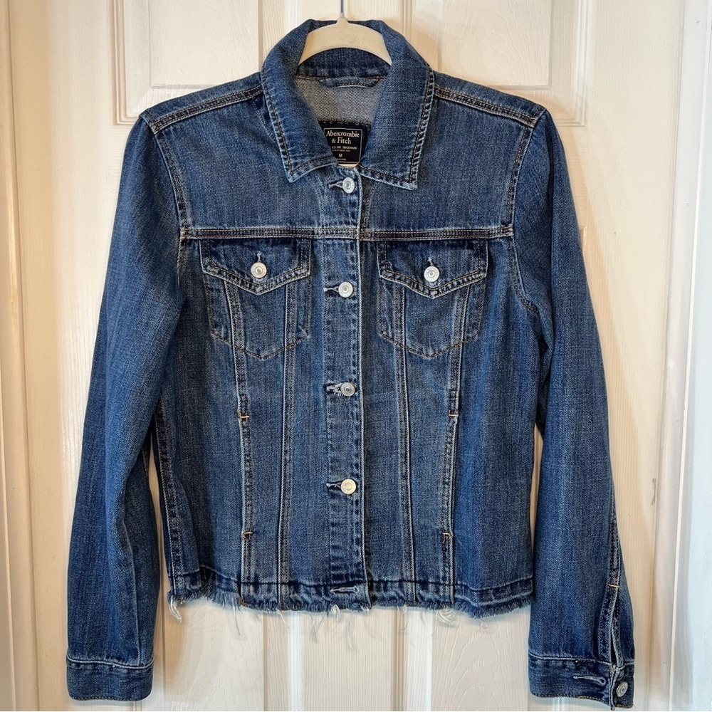Abercrombie & Fitch Blue Distressed‎ Denim Trucker Jacket Women’s Size Medium